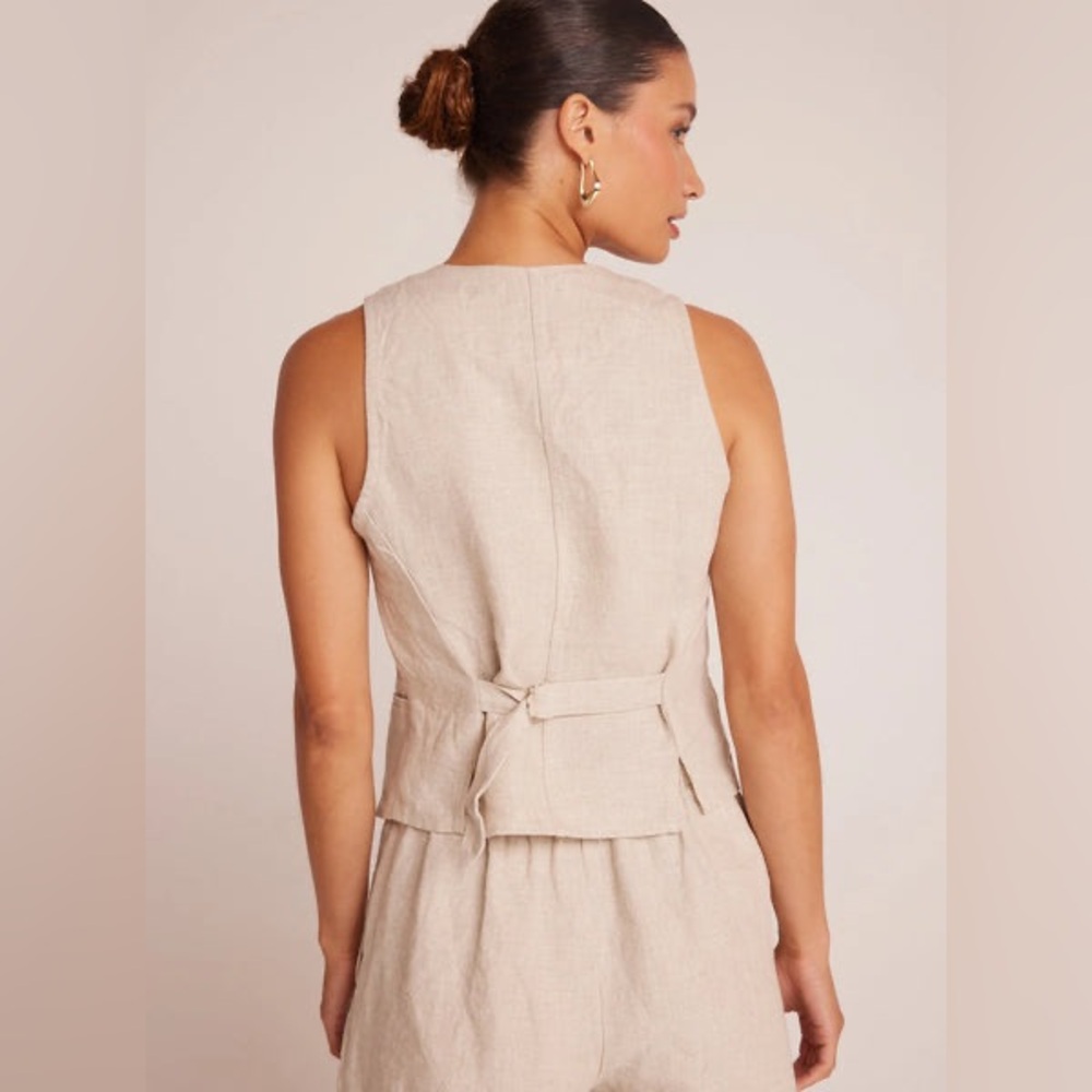 Bella Dahl
Linen Cinch Back Vest - Picture 3 of 13